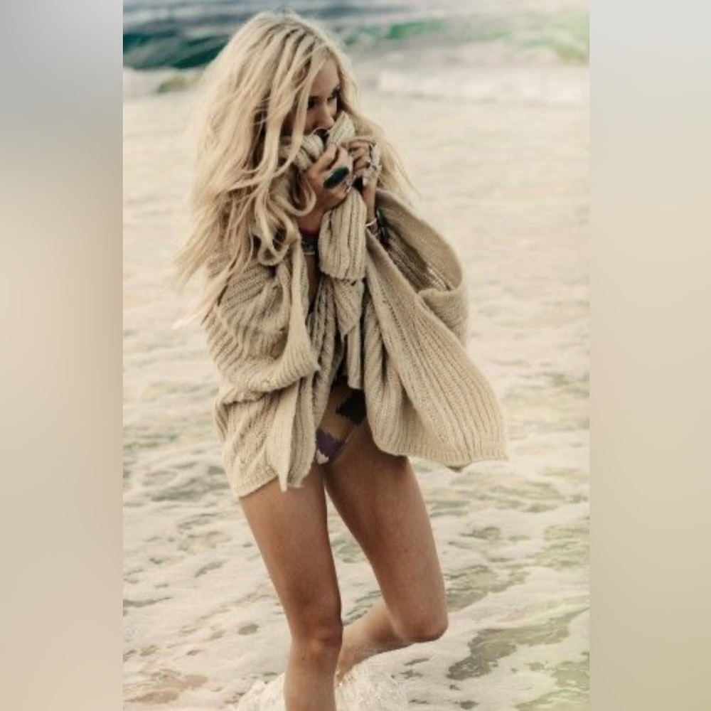🦄 RARE 🦄 Vintage Spell Leila Shrug Cream OS